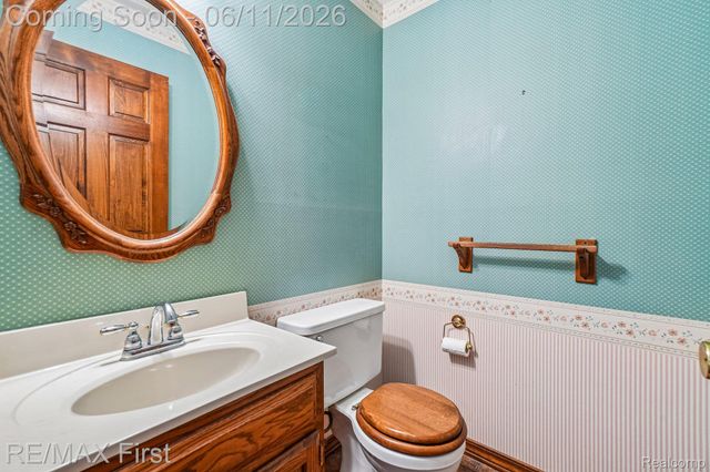 5950 Diamond Drive, Troy, MI 48085