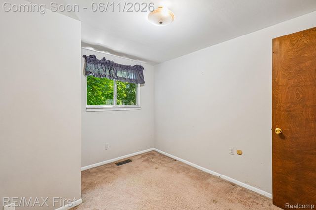5950 Diamond Drive, Troy, MI 48085
