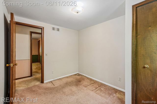 5950 Diamond Drive, Troy, MI 48085