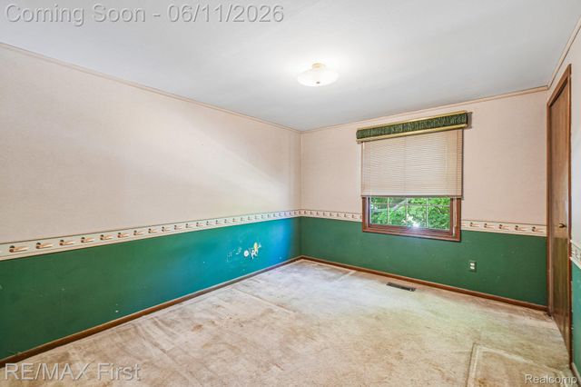 5950 Diamond Drive, Troy, MI 48085