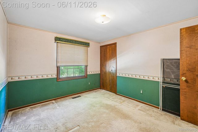 5950 Diamond Drive, Troy, MI 48085