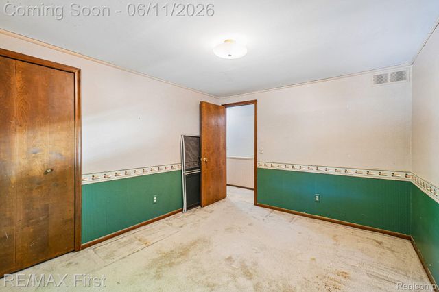 5950 Diamond Drive, Troy, MI 48085