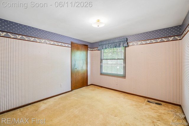 5950 Diamond Drive, Troy, MI 48085