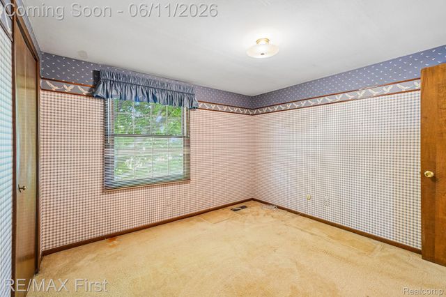 5950 Diamond Drive, Troy, MI 48085