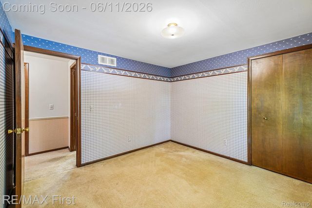 5950 Diamond Drive, Troy, MI 48085