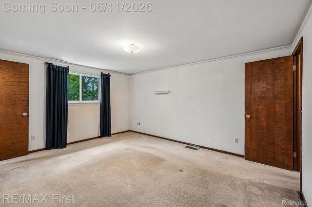 5950 Diamond Drive, Troy, MI 48085