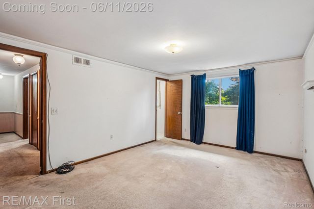 5950 Diamond Drive, Troy, MI 48085