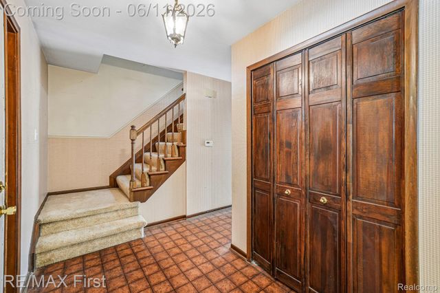 5950 Diamond Drive, Troy, MI 48085