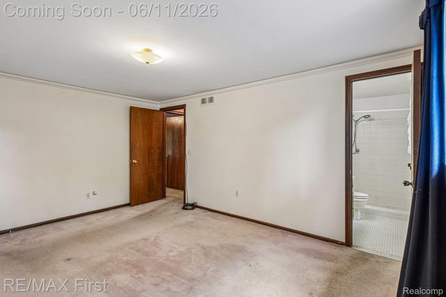 5950 Diamond Drive, Troy, MI 48085