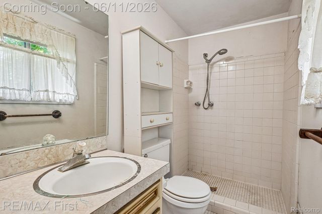 5950 Diamond Drive, Troy, MI 48085