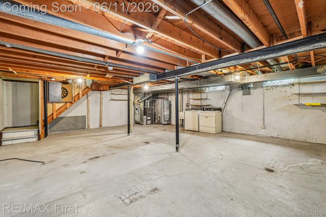 5950 Diamond Drive, Troy, MI 48085