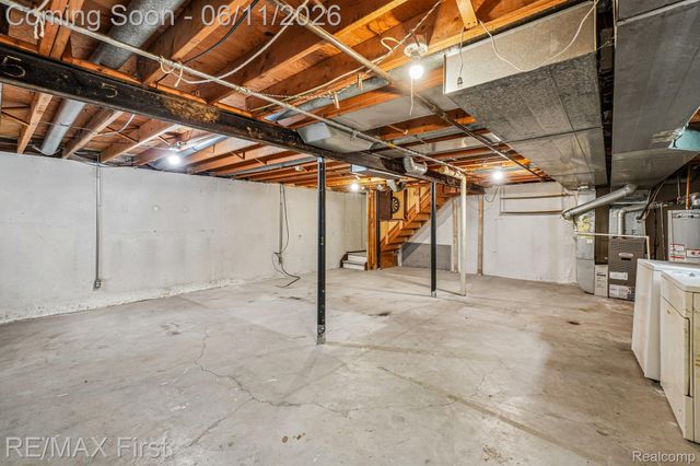 5950 Diamond Drive, Troy, MI 48085