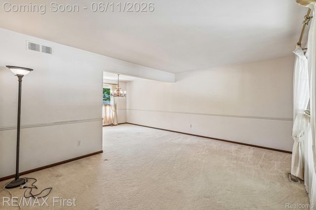 5950 Diamond Drive, Troy, MI 48085