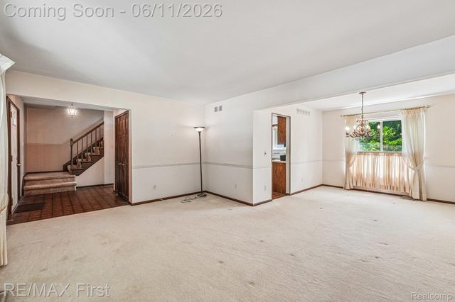 5950 Diamond Drive, Troy, MI 48085