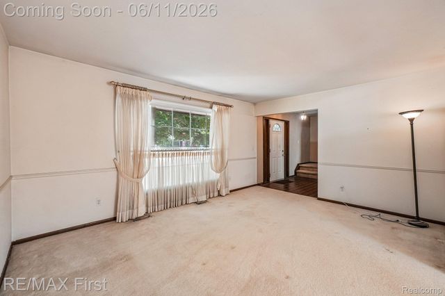 5950 Diamond Drive, Troy, MI 48085