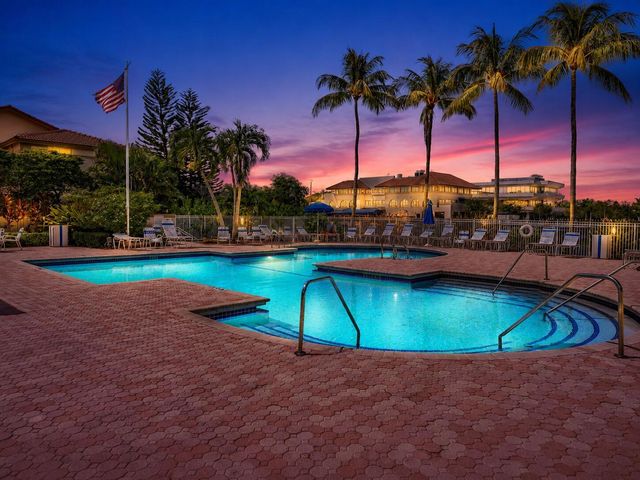 6663 Via Regina, Boca Raton, FL 33433