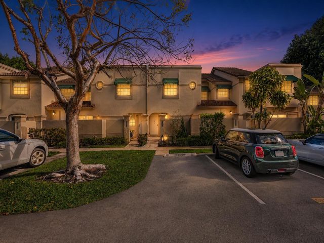 6663 Via Regina, Boca Raton, FL 33433