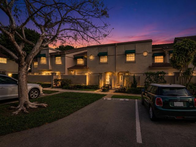 6663 Via Regina, Boca Raton, FL 33433