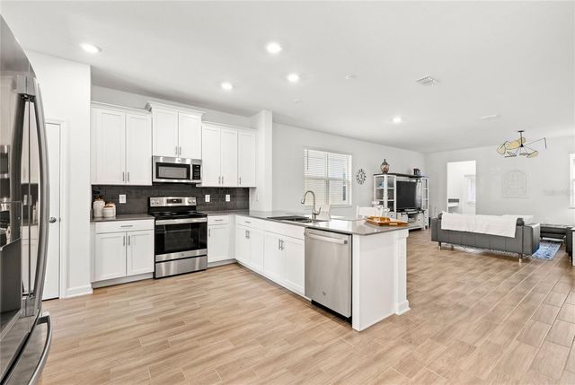 11442 LISTENING DRIVE, Orlando, FL 32832