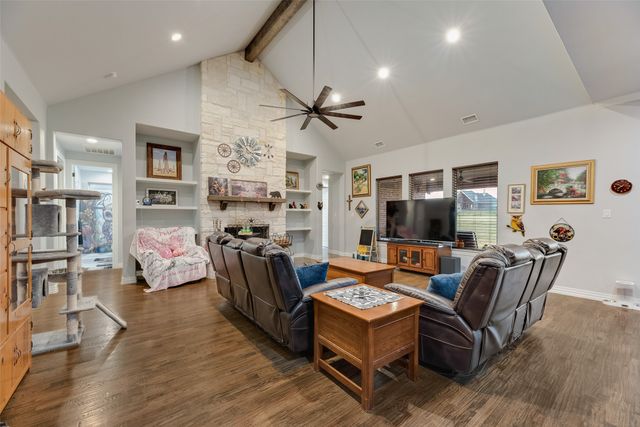 252 Agua Linda Drive, Godley, TX 76044