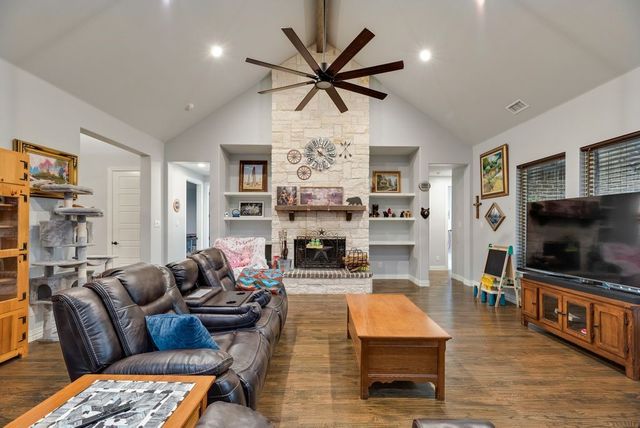 252 Agua Linda Drive, Godley, TX 76044