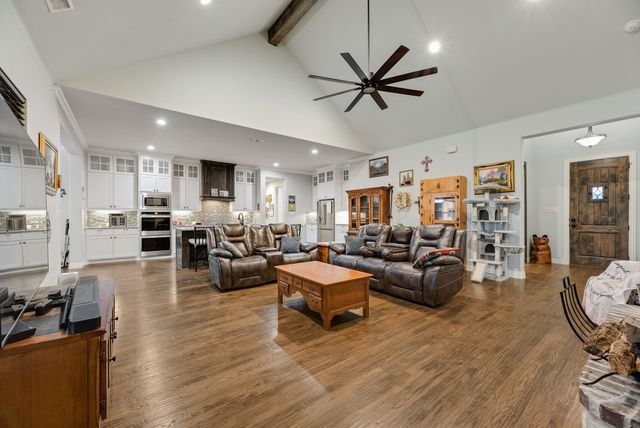 252 Agua Linda Drive, Godley, TX 76044