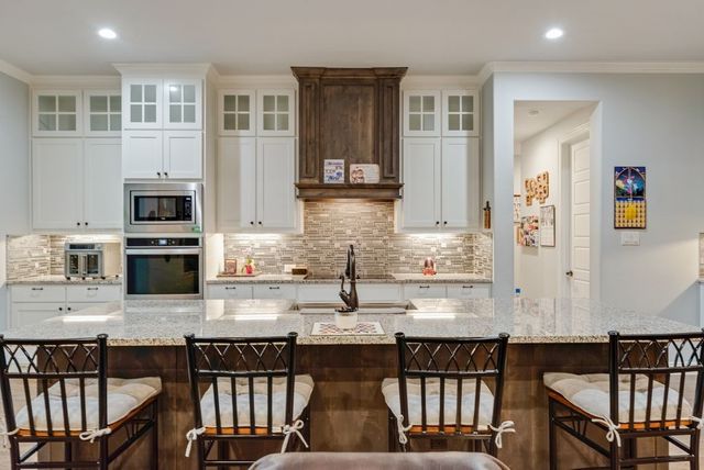 252 Agua Linda Drive, Godley, TX 76044