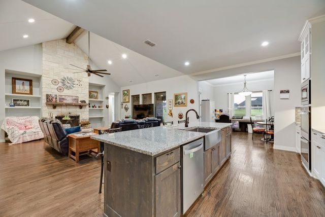 252 Agua Linda Drive, Godley, TX 76044