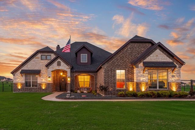 252 Agua Linda Drive, Godley, TX 76044
