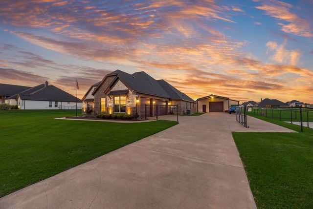 252 Agua Linda Drive, Godley, TX 76044