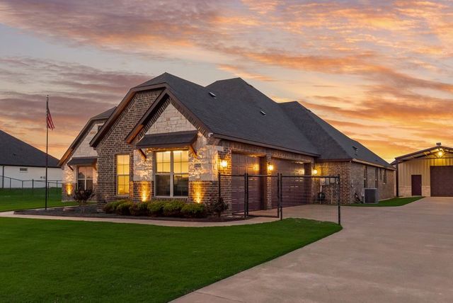 252 Agua Linda Drive, Godley, TX 76044