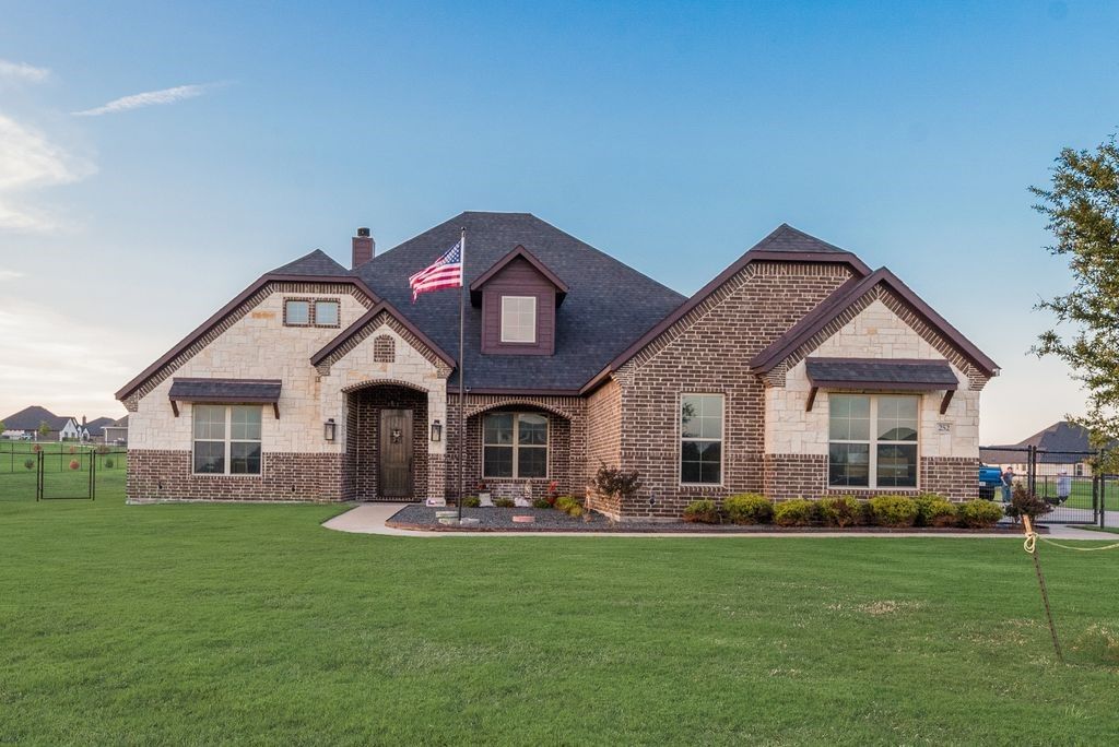 252 Agua Linda Drive, Godley, TX 76044