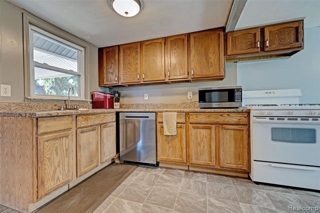 1717 S Sashabaw Road, Ortonville, MI 48462