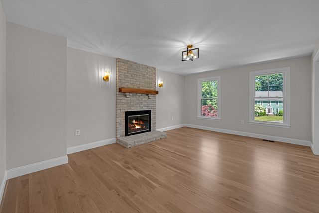 23 Juniper Rd, Franklin, MA 02038