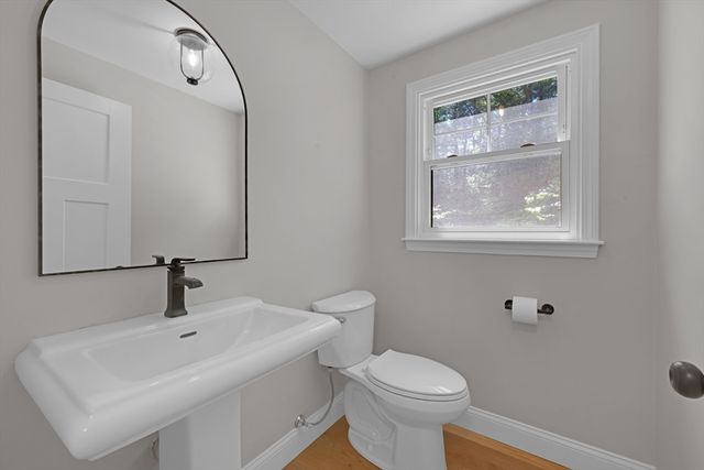23 Juniper Rd, Franklin, MA 02038
