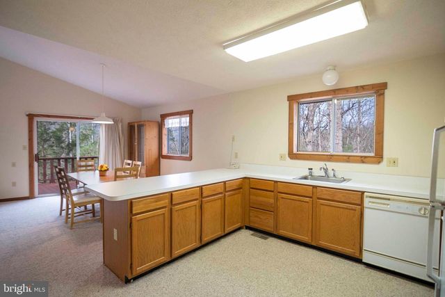 10 LERNER, Basye, VA 22810