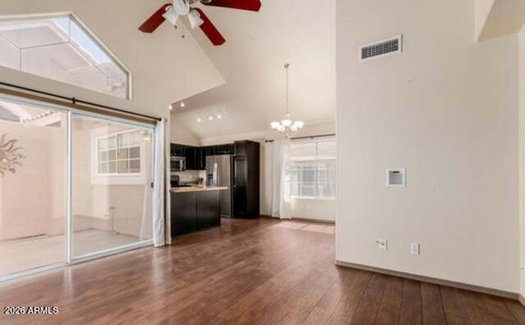 Image 10 of property listing at 1633 E LAKESIDE Drive 106, Gilbert, AZ 85234