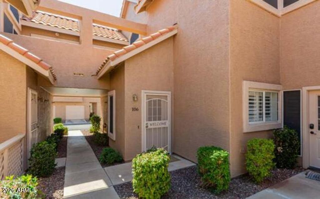Image 19 of property listing at 1633 E LAKESIDE Drive 106, Gilbert, AZ 85234