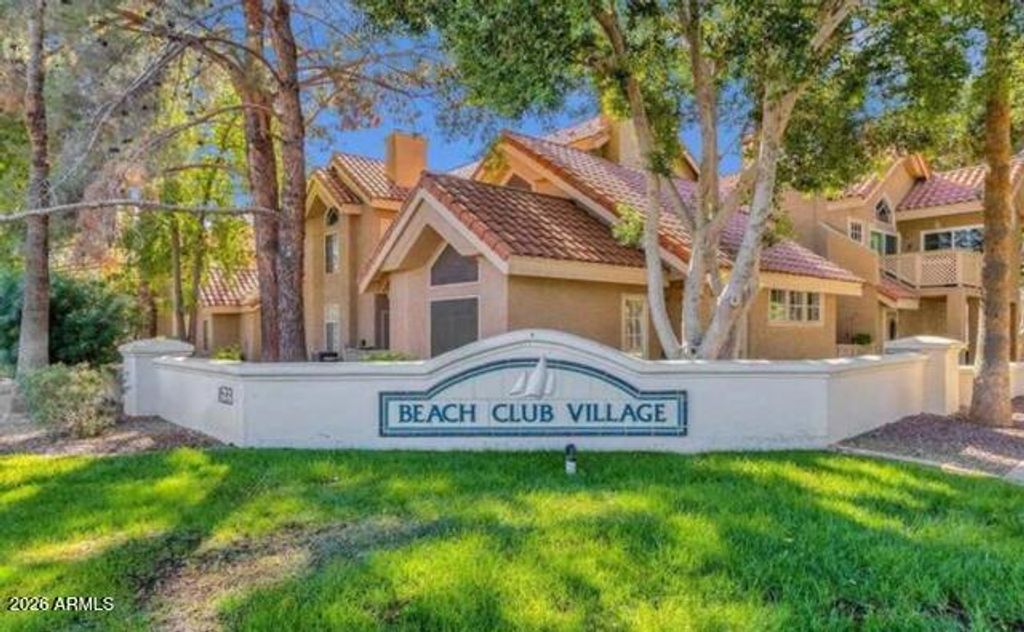 Image 20 of property listing at 1633 E LAKESIDE Drive 106, Gilbert, AZ 85234