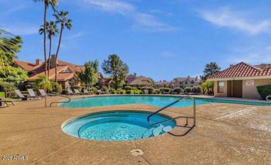 Image 3 of property listing at 1633 E LAKESIDE Drive 106, Gilbert, AZ 85234