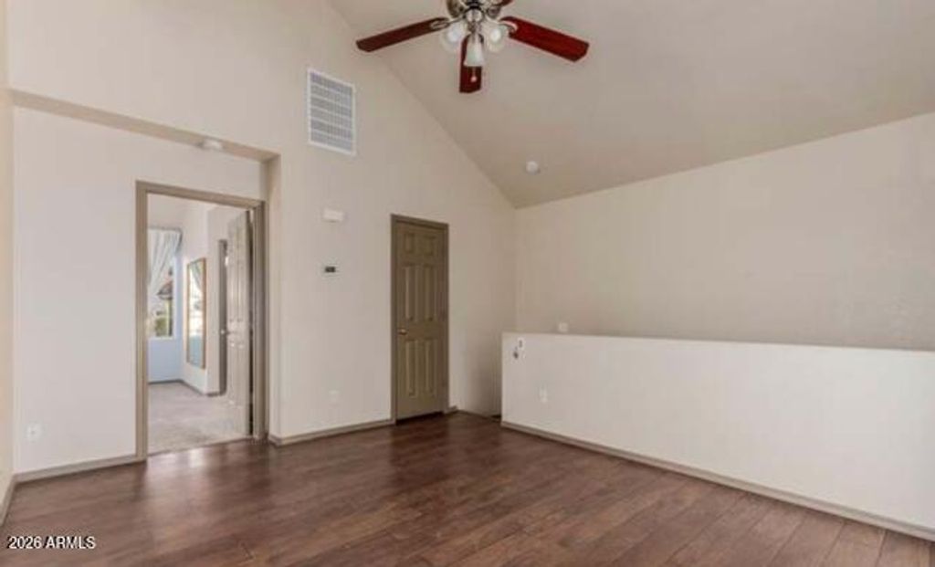 Image 7 of property listing at 1633 E LAKESIDE Drive 106, Gilbert, AZ 85234