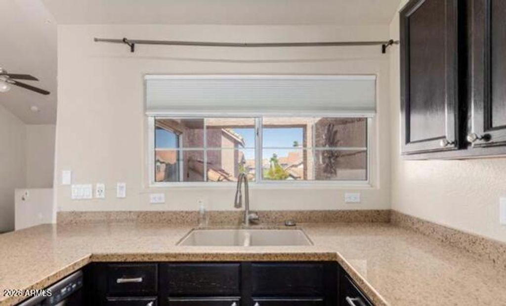 Image 8 of property listing at 1633 E LAKESIDE Drive 106, Gilbert, AZ 85234