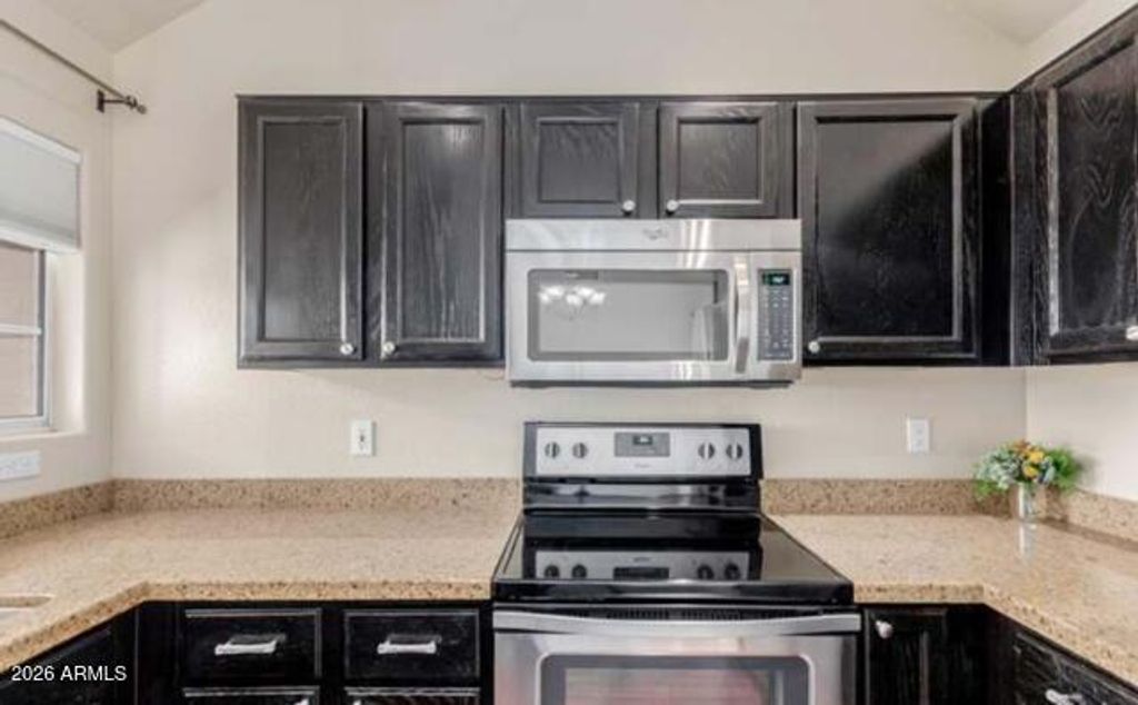 Image 9 of property listing at 1633 E LAKESIDE Drive 106, Gilbert, AZ 85234