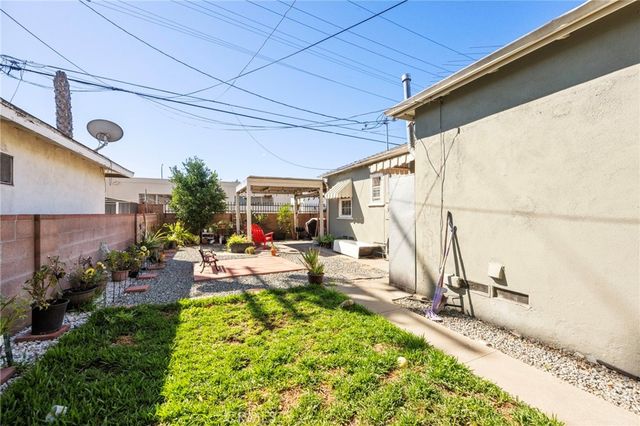 5824 Heliotrope, Maywood, CA 90270