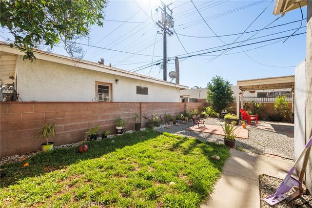 5824 Heliotrope, Maywood, CA 90270