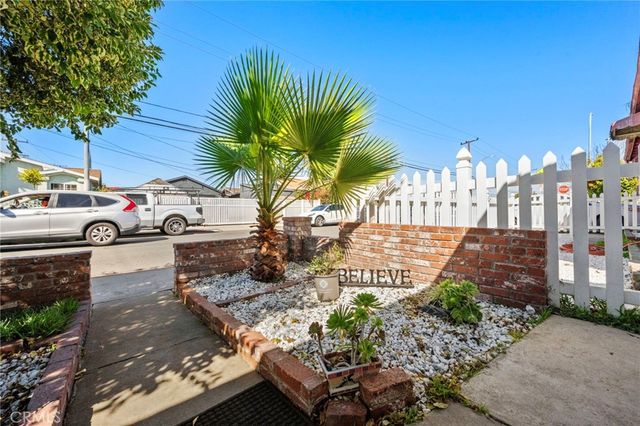 5824 Heliotrope, Maywood, CA 90270