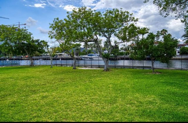 2000 Atlantic Shores Blvd 111, Hallandale Beach, FL 33009