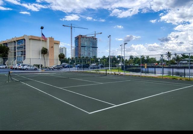 2000 Atlantic Shores Blvd 111, Hallandale Beach, FL 33009