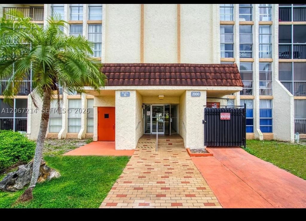 2000 Atlantic Shores Blvd 111, Hallandale Beach, FL 33009