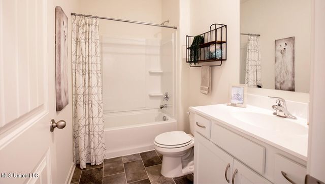 44 S Thorn Tree Street, Byhalia, MS 38611